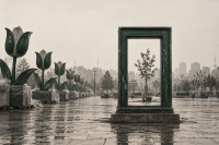 تصویرسازی مفهومی استقبال از بهار مشهد؛ المان‌های تکرارشونده و قاب سبز رو به نهالی در فضای شهری