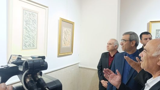 تصویر واقعی افتتاح نگارخانه دائمی انجمن خوشنویسان مشهد در مهر ۱۴۰۵، منبع خبرگزاری صداوسیما