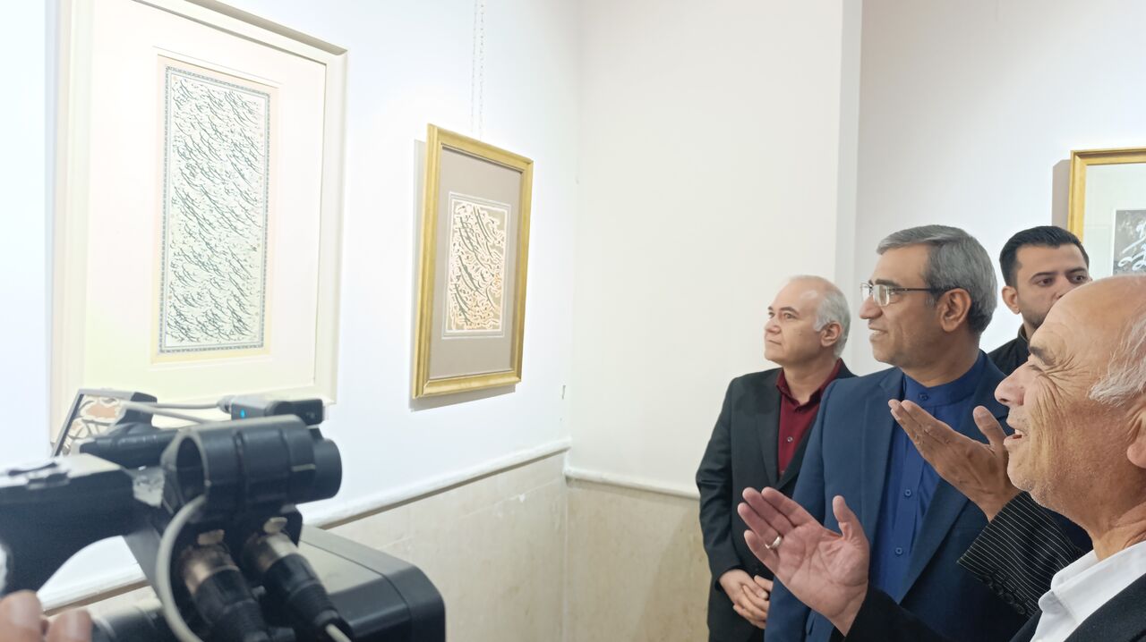 تصویر واقعی افتتاح نگارخانه دائمی انجمن خوشنویسان مشهد در مهر ۱۴۰۵، منبع خبرگزاری صداوسیما